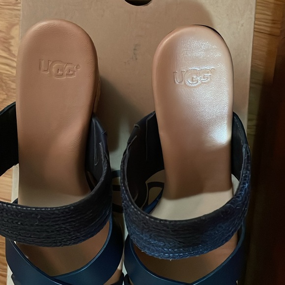 UGG New ADRIANA Marino Blue leather classic wedge heels size 6.5 in the box - Picture 8 of 8